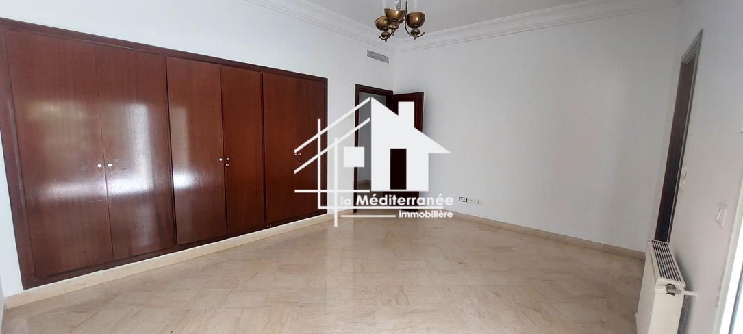 appartement S+3 RDC
