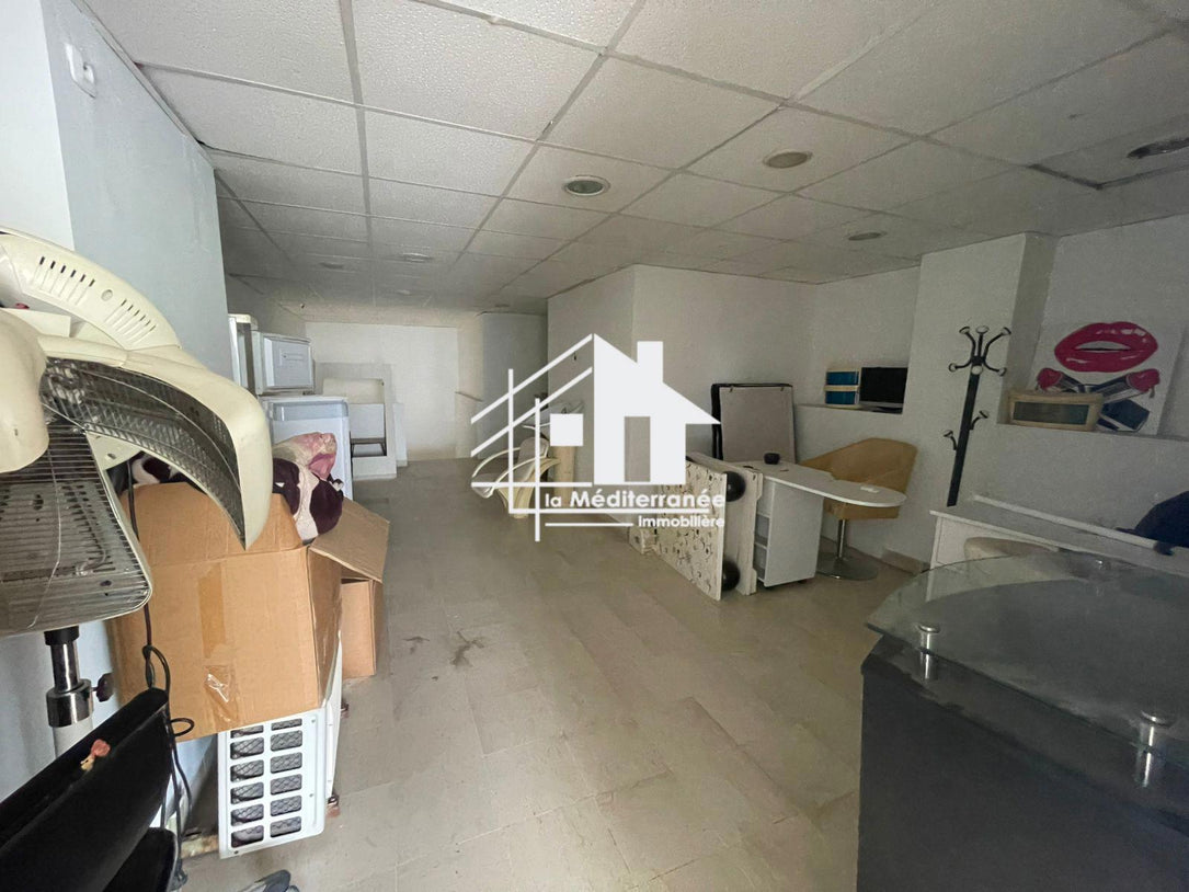 a vendre local 220 m² aux jardin el menzeh2