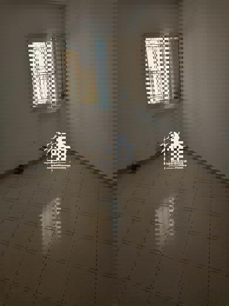 A louer étage de villa S+2 à khaznadar Cité des Sous-Officiers