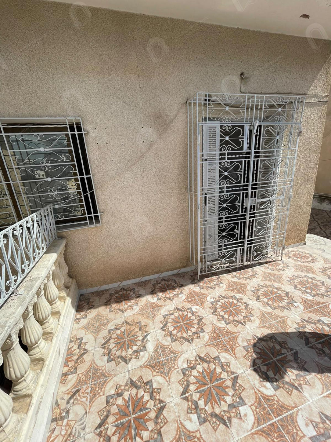 A louer un étage de villa S+3 indépendant situé au 1er étage
