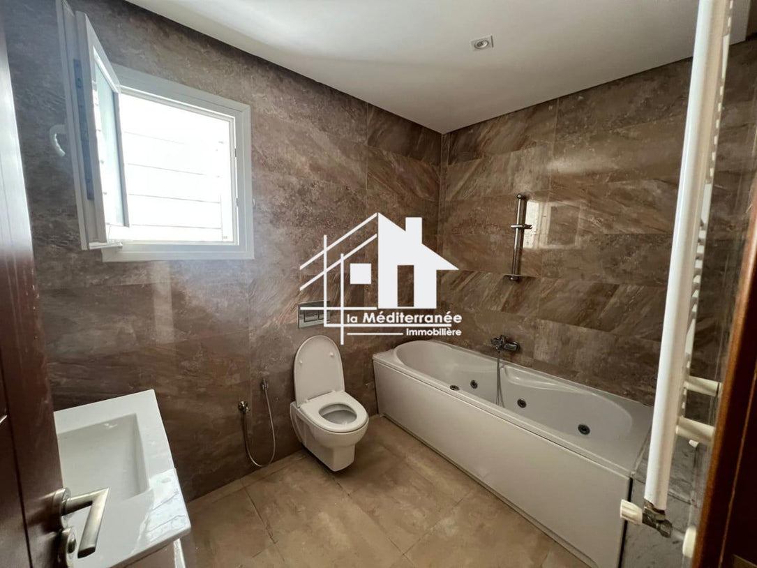 Appartement S+3 vide aux jardins de carthage