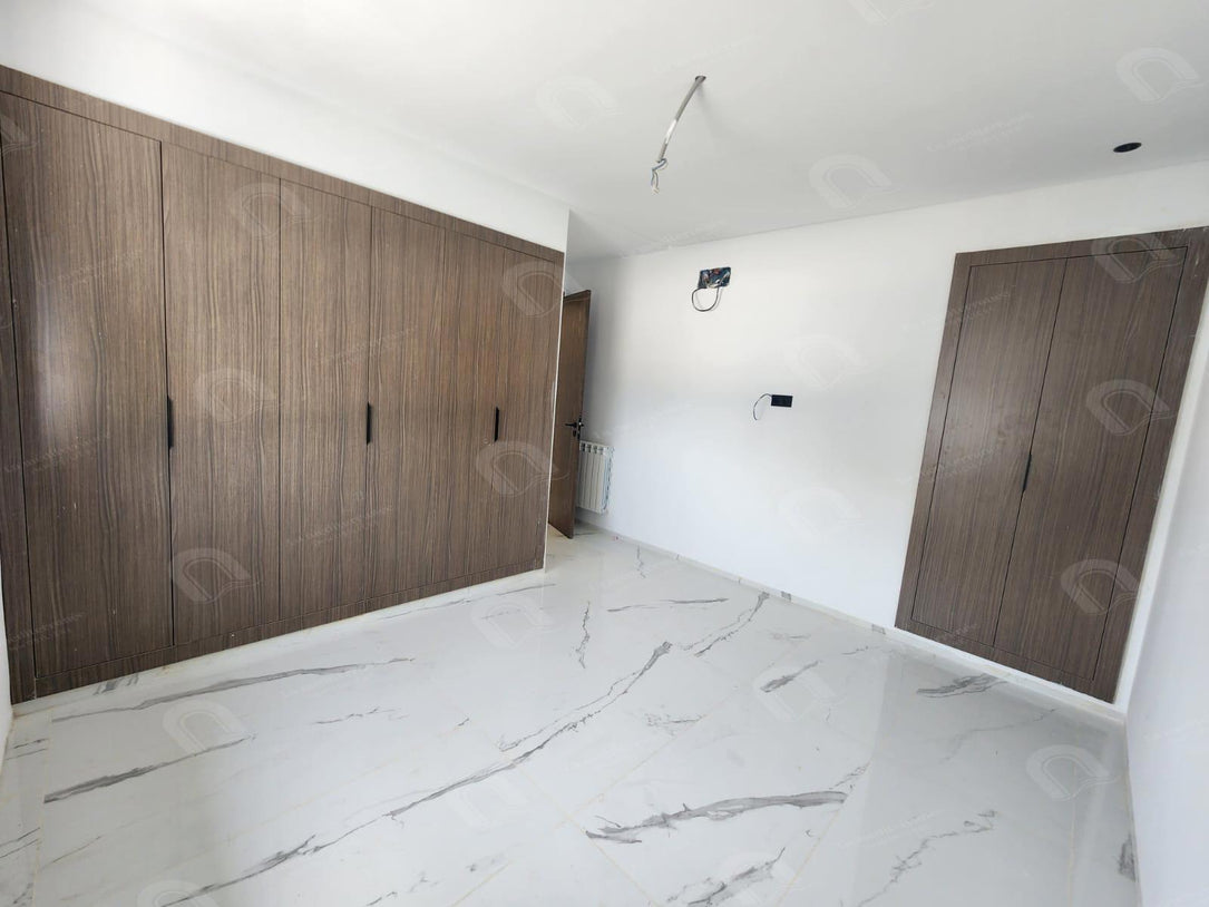A vendre un S+2 neuf à la soukra