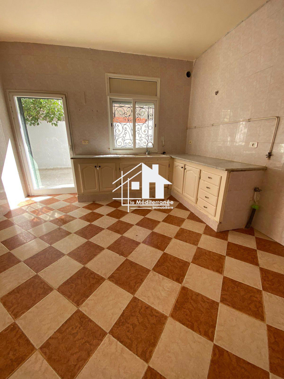 A louer étage de villa S+2 RDC à El Agba