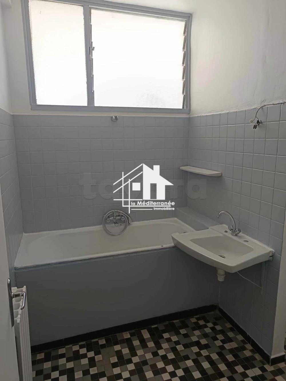 A louer  appartement S+3 à la cité Mahrajene