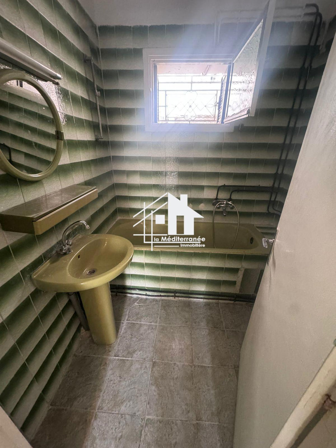 A louer étage de villa S+3 situé au RDC au bardo cité fatouma