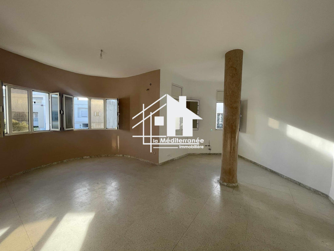 Etage de villa s+4 à Rades melyen