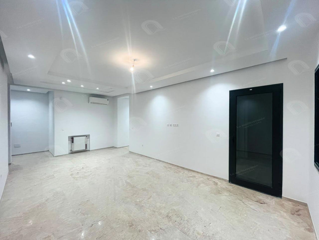 A vendre un appartement S2 neuf à Chotrana 1