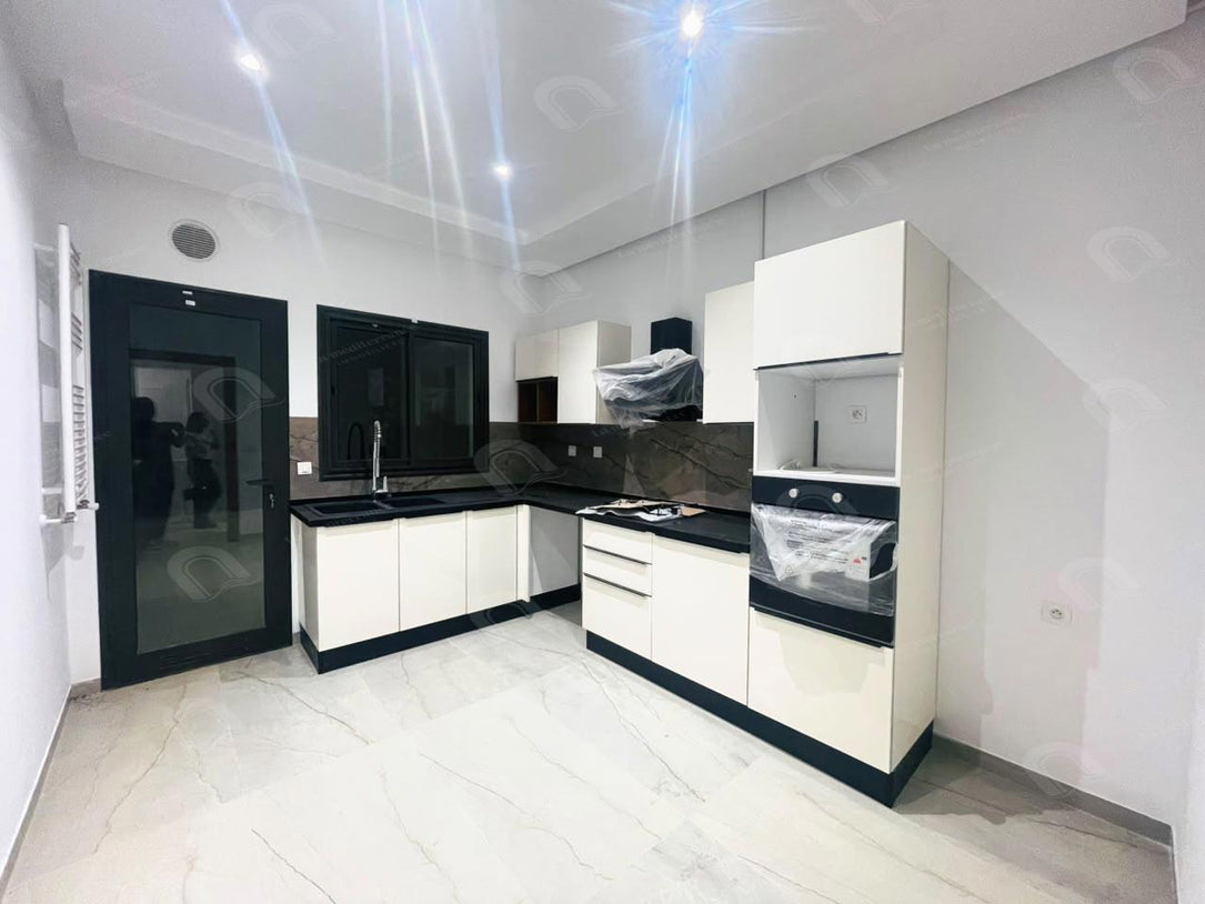 A vendre un appartement S2 neuf à Chotrana 1