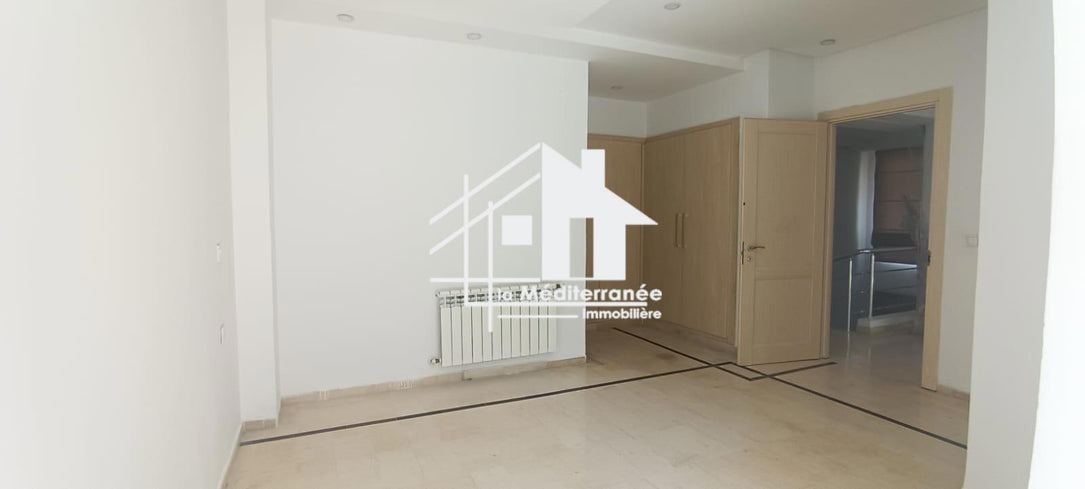 A louer Duplex a la Soukra