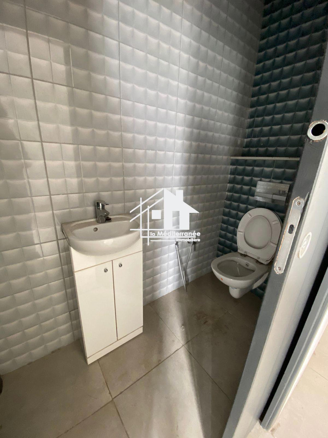 A vendre Bureau H+1 au bardo avenue hbib borguiba