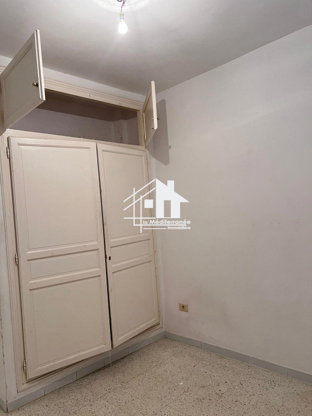 A louer appartement S+3 à Ennasr 2