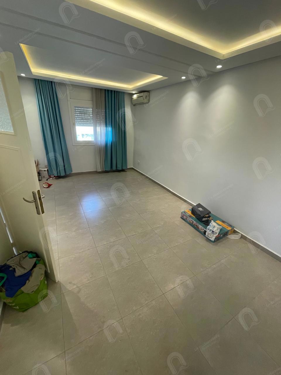 A louer un étage de villa S+3 hst au bardo