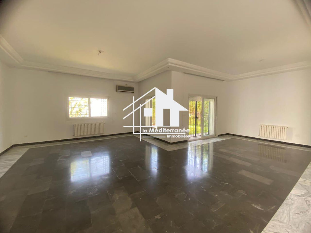 A louer villa S5 à la soukra