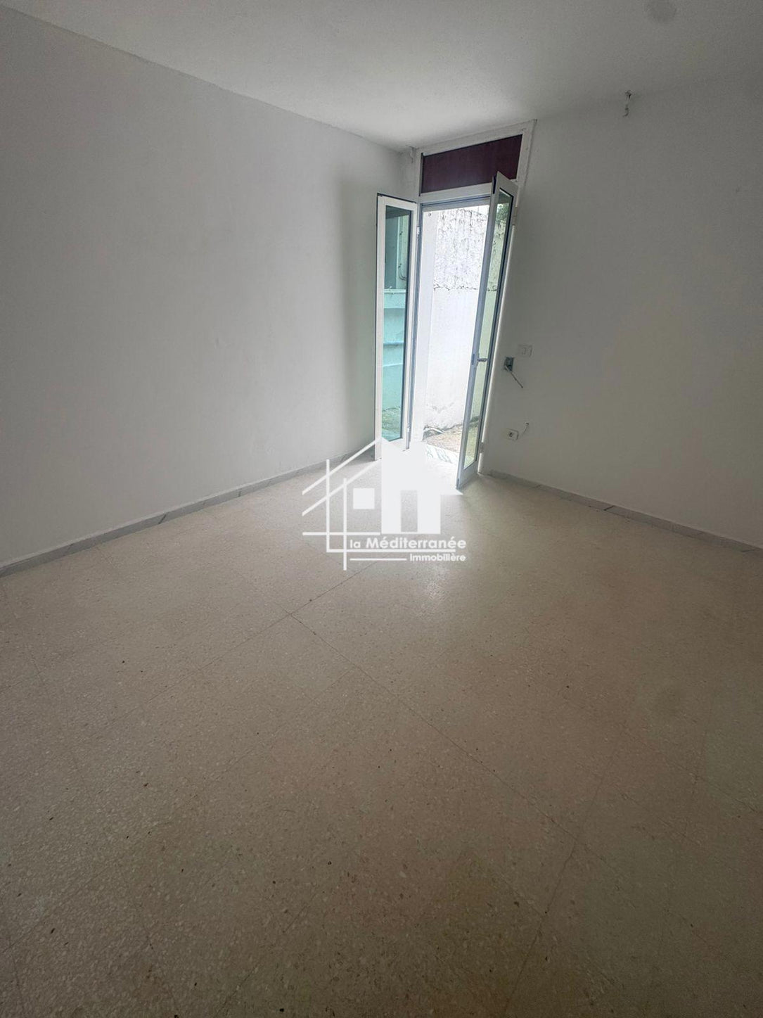 un studio s+1 au rdc a louer situé à rue bayrouth