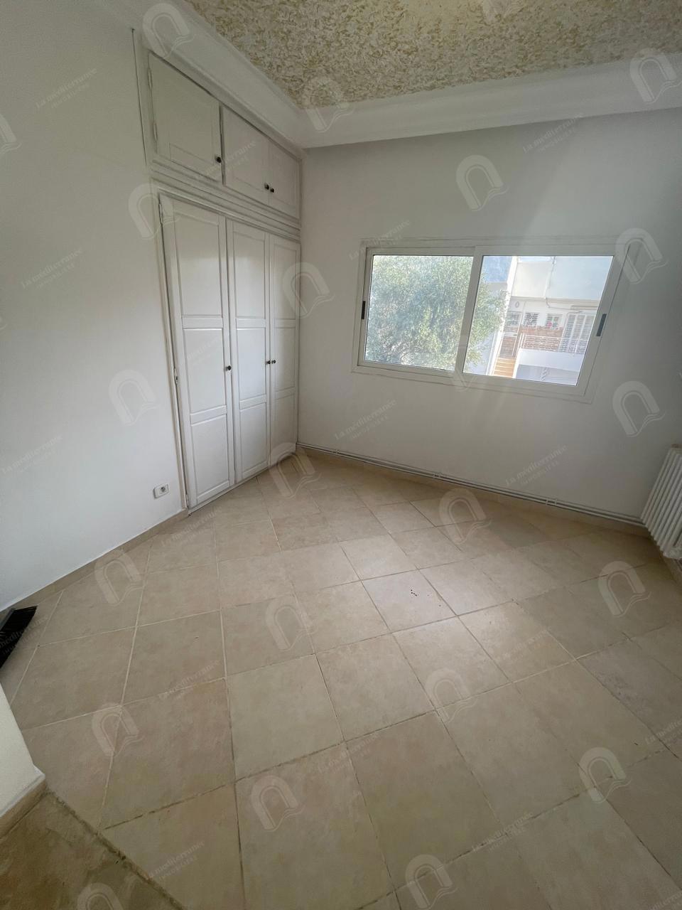 A louer un duplex 2S+4 hst au bardo