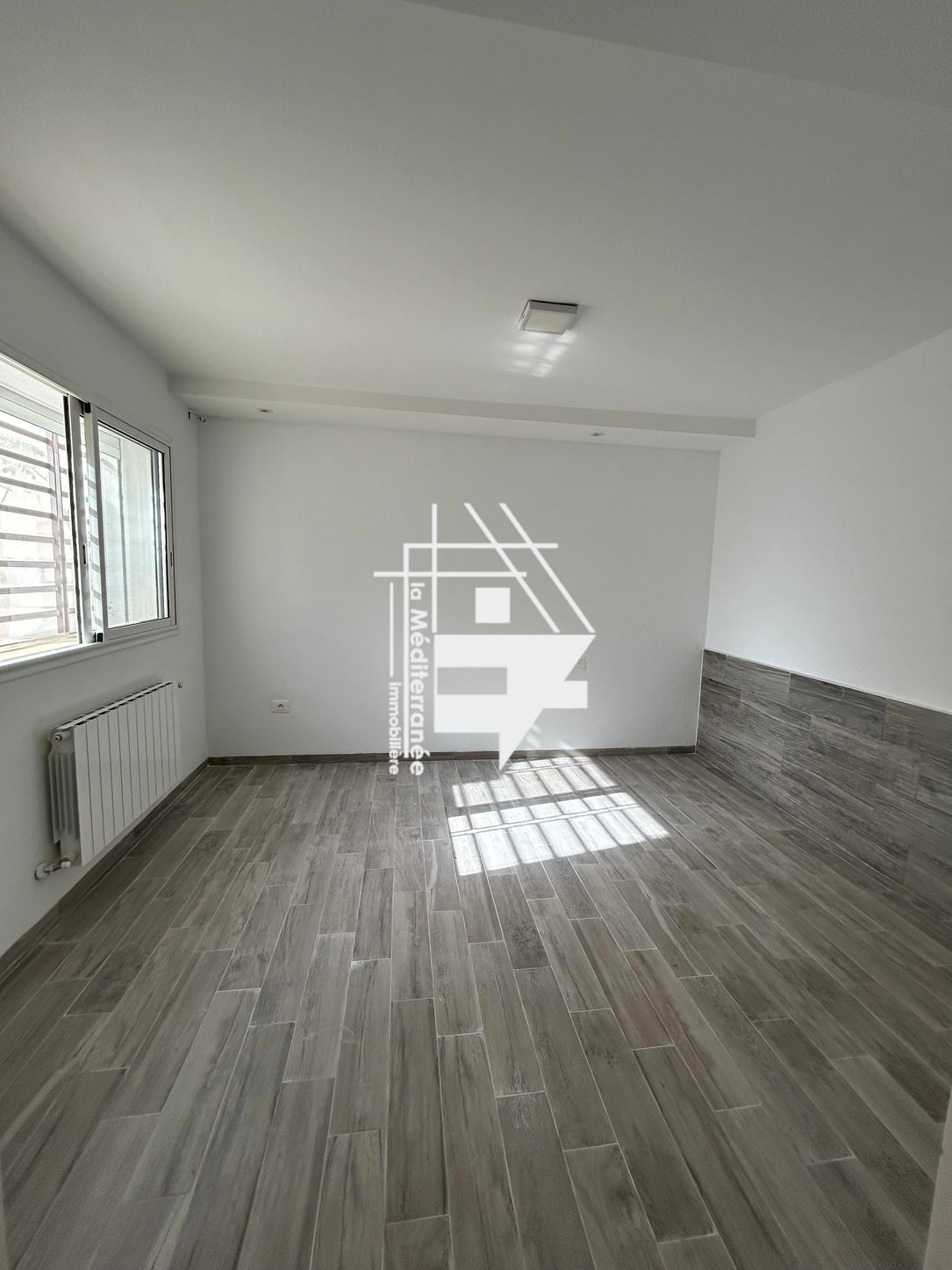 A louer un étage de villa  S+1 aux  Jardins d'El Menzah 2