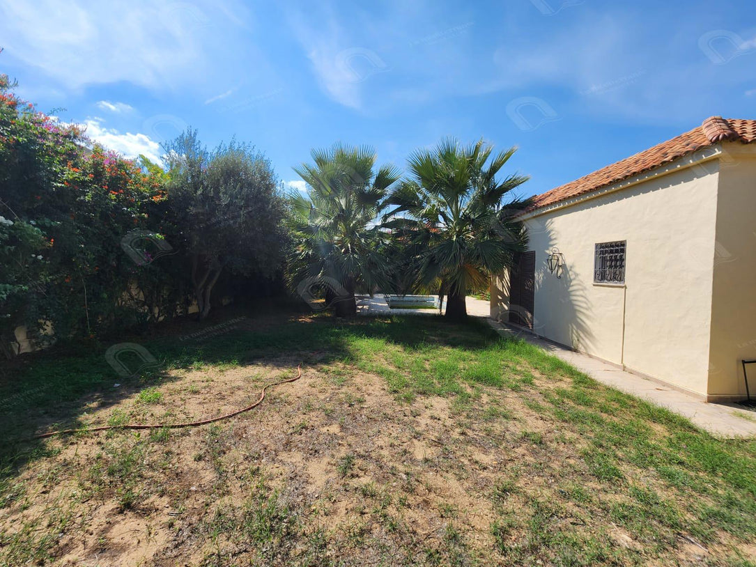 a louer villa s+4 avec jardin et piscine