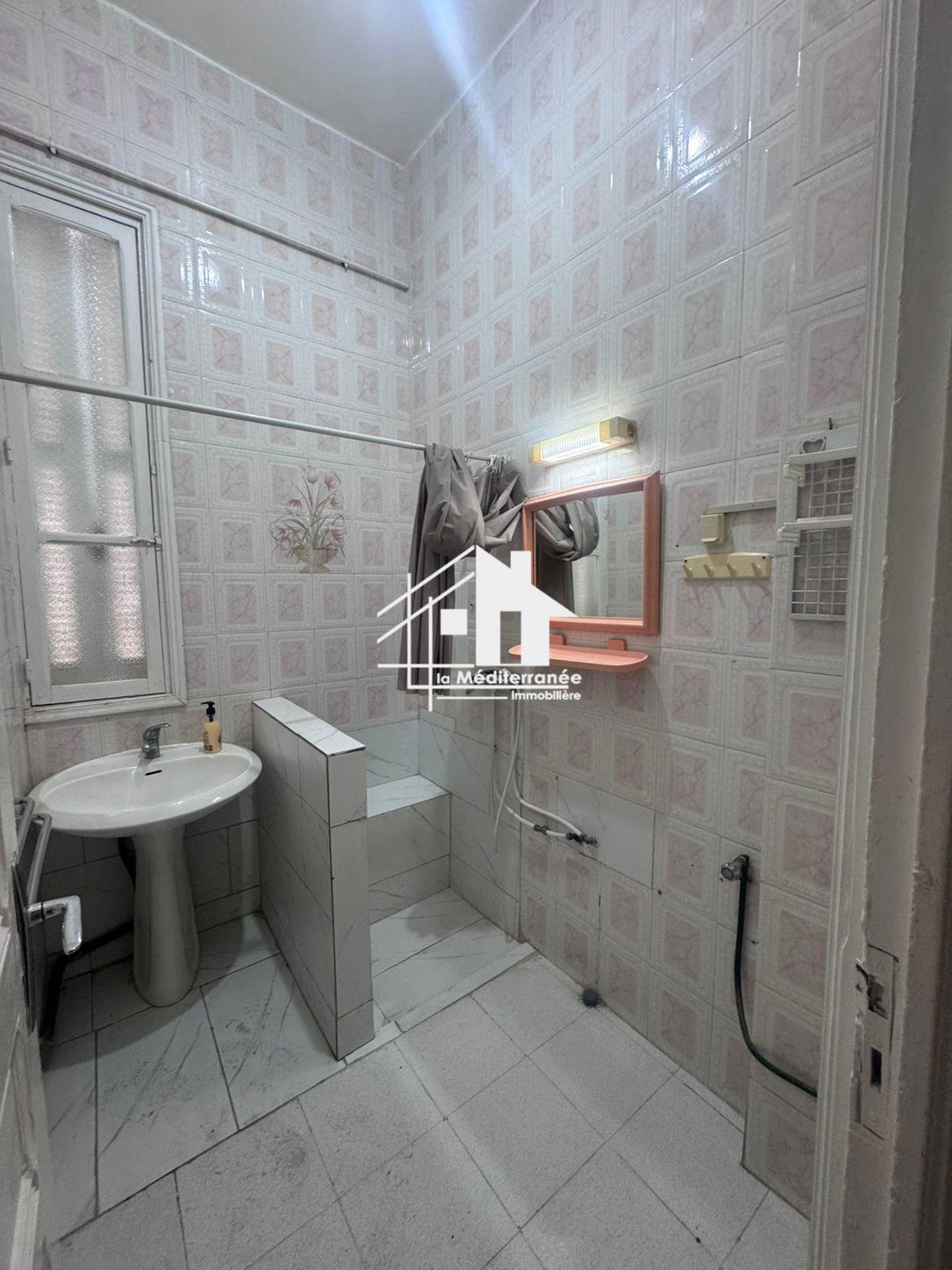 à louer rez de chaussée s+3 avec jardin au bardo