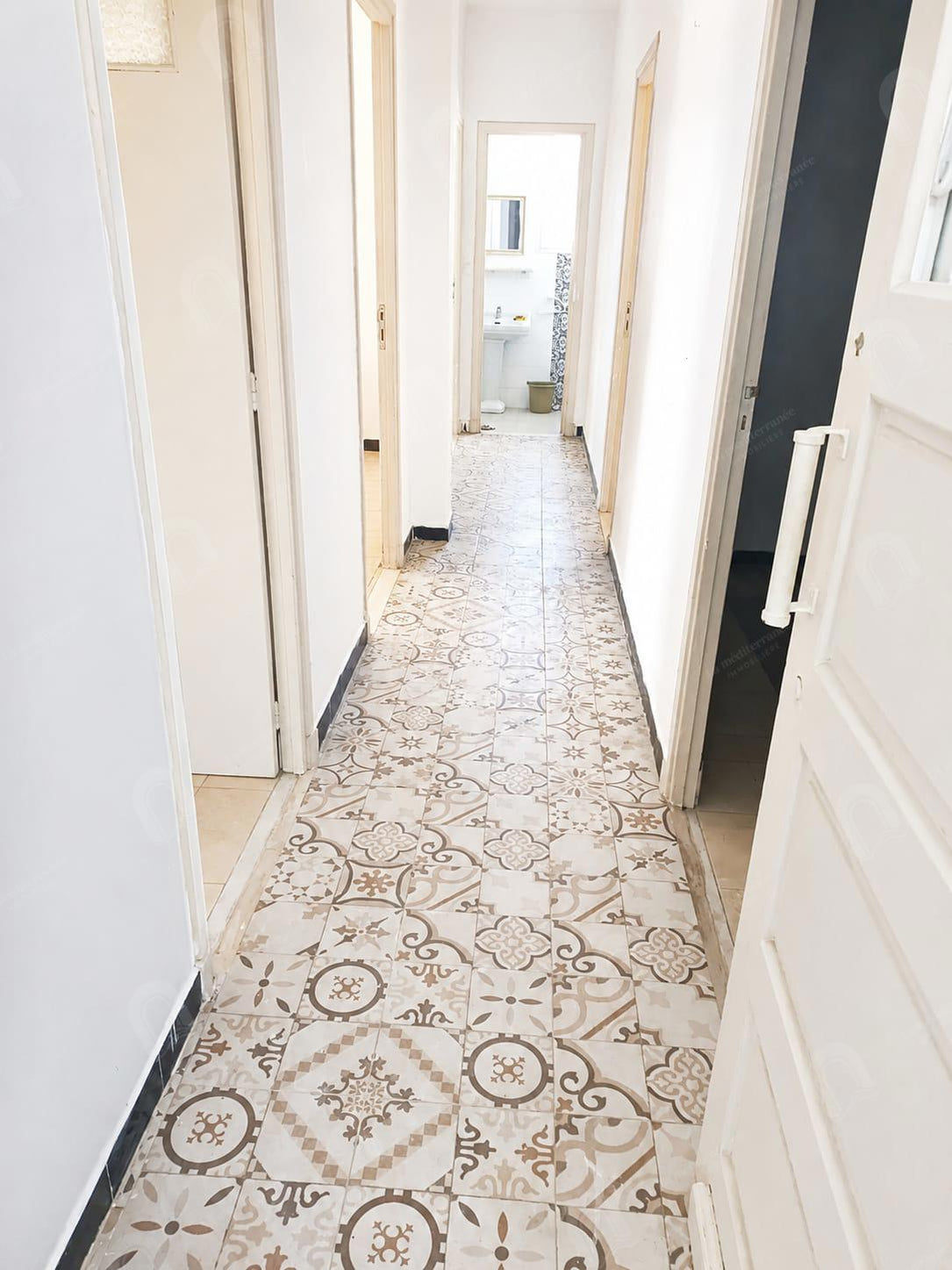 A louer un étage de villa S+3 Meublé au bardo 20 mars