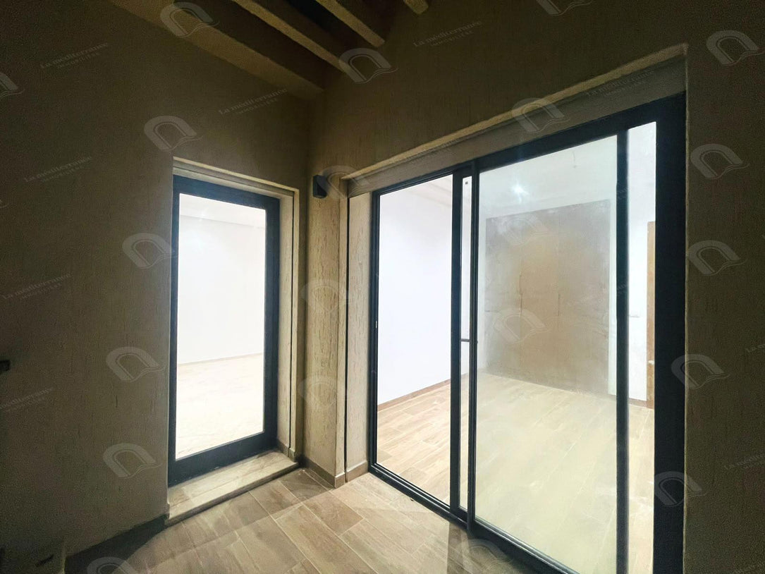 A vendre un appartement S2 neuf à Chotrana 1