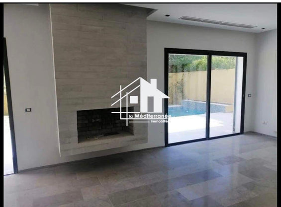 A louer une villa avec piscine à la soukra