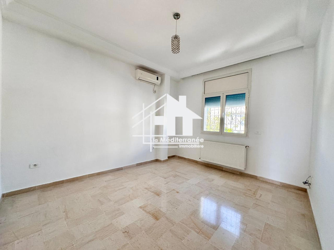 Etage de villa S+1 à la Marsa