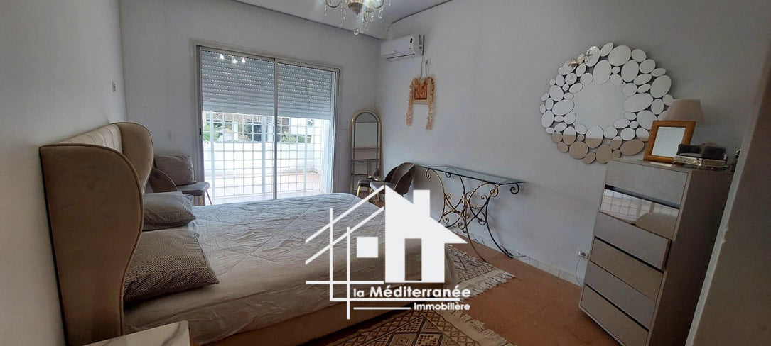 A louer villa S+5 avec piscine à la Soukra