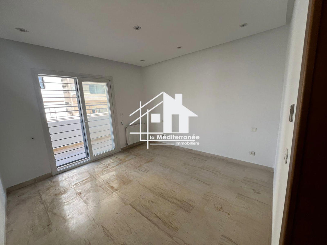 Appartement S+3 vide aux jardins de carthage