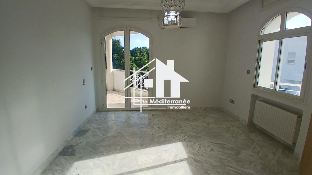 A vendre une villa S+6 gammarth