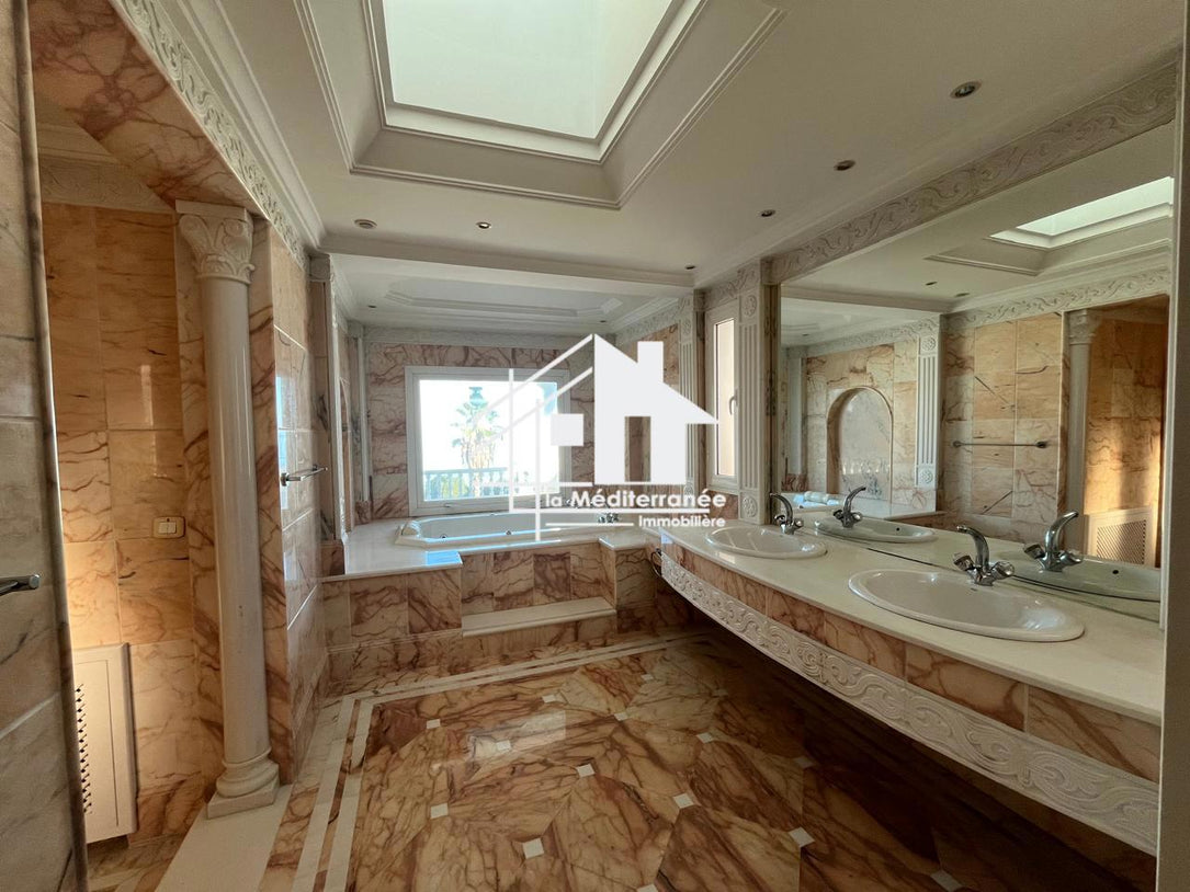 A louer villa s+6 à la Marsa cube