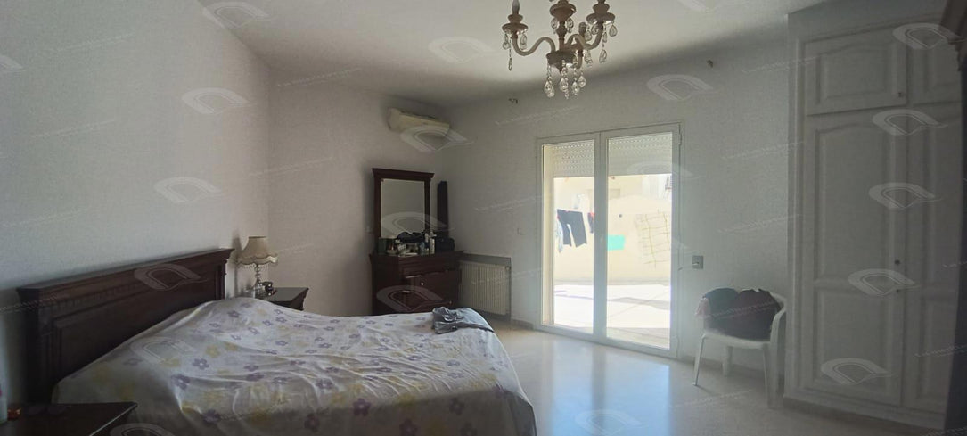 A vendre un spacieux s+4 à ain zaghouan
