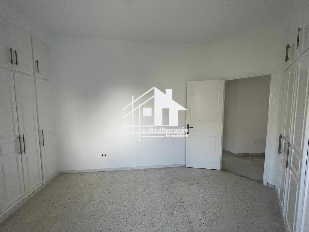 Etage de villa s+4 à Rades melyen