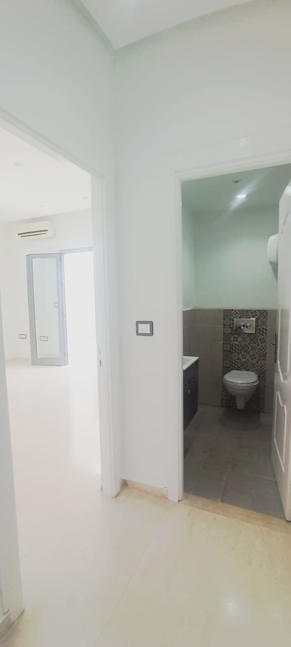 A louer un bureau H+1 a la soukra UMA