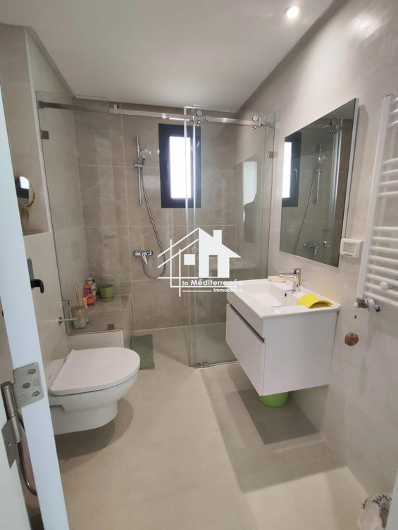 A vendre un luxueux s+2 à la soukra