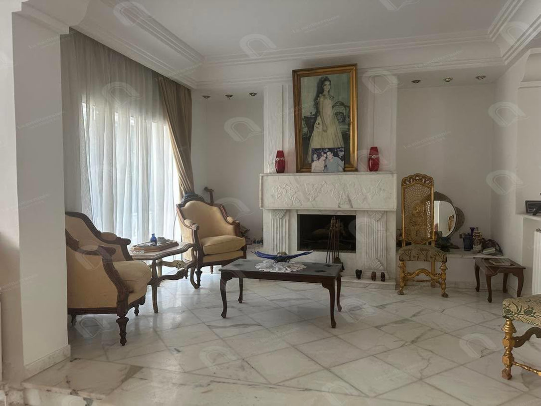 À VENDRE UNE VILLA DE CHARME  DE 1800 M2  À L’AOUINA