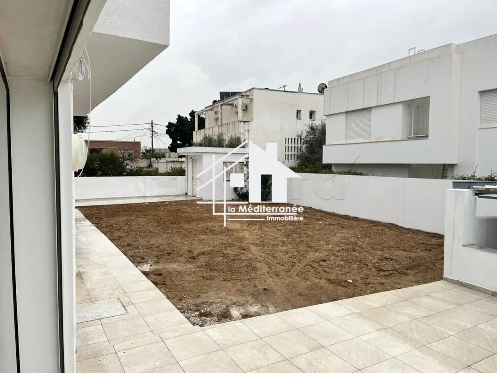 A louer villa S+3 à Menzah 5