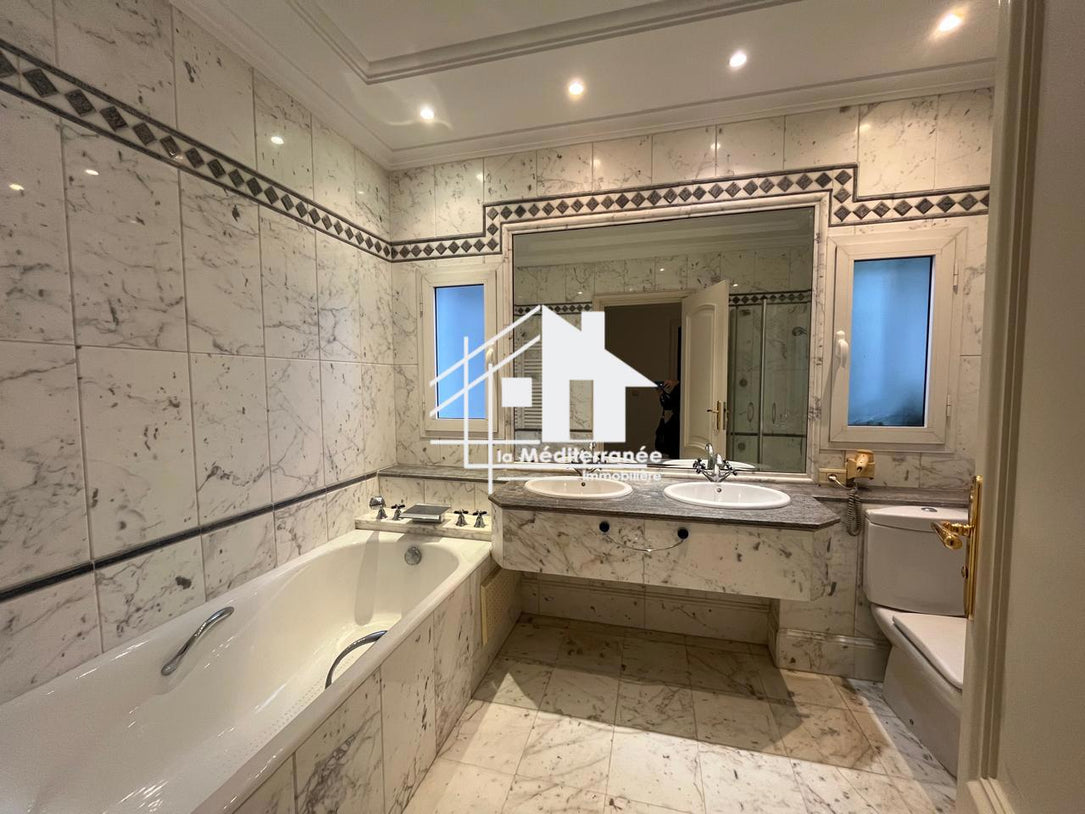 A louer villa s+6 à la Marsa cube