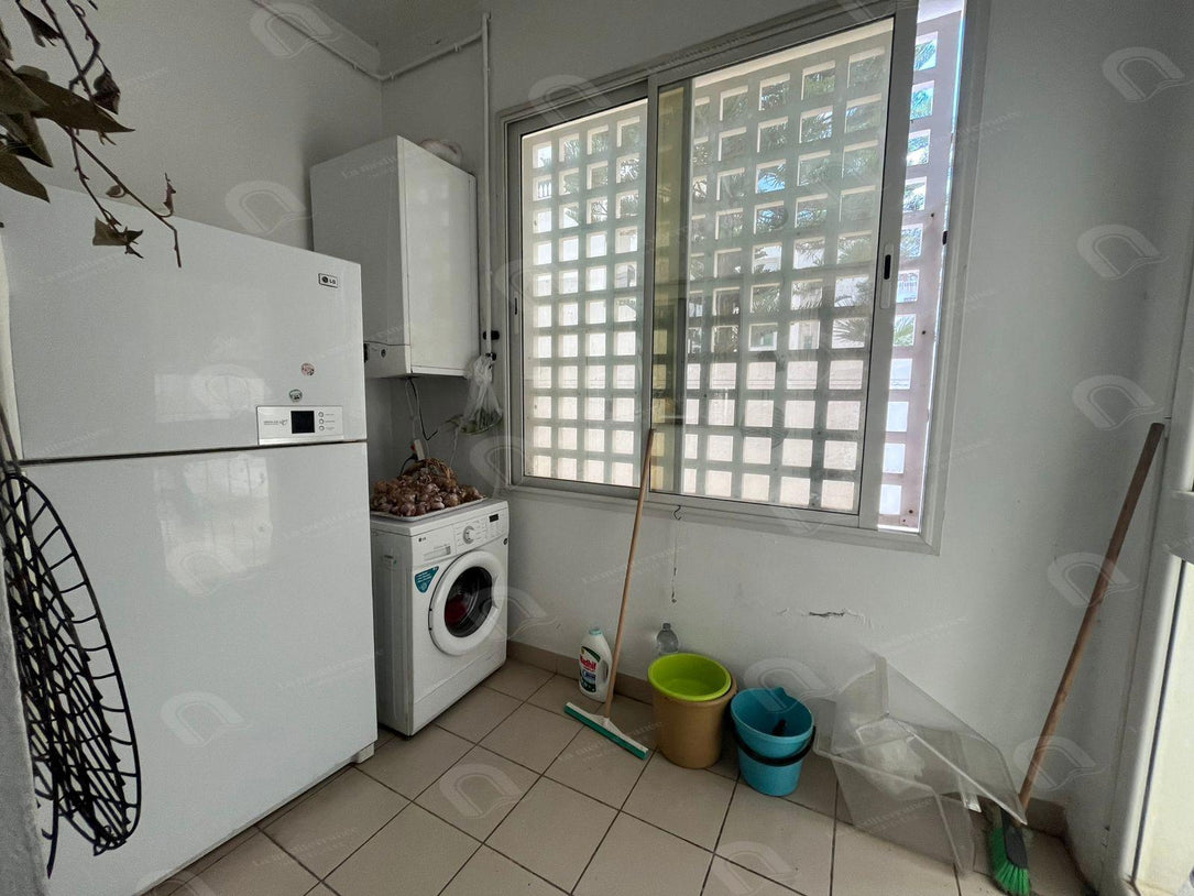 A louer Duplex s+4 vide à La Marsa Stade