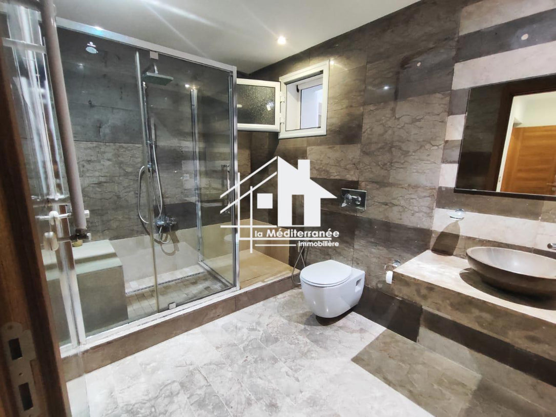 A louer un spacieux s+3 à la soukra closerie