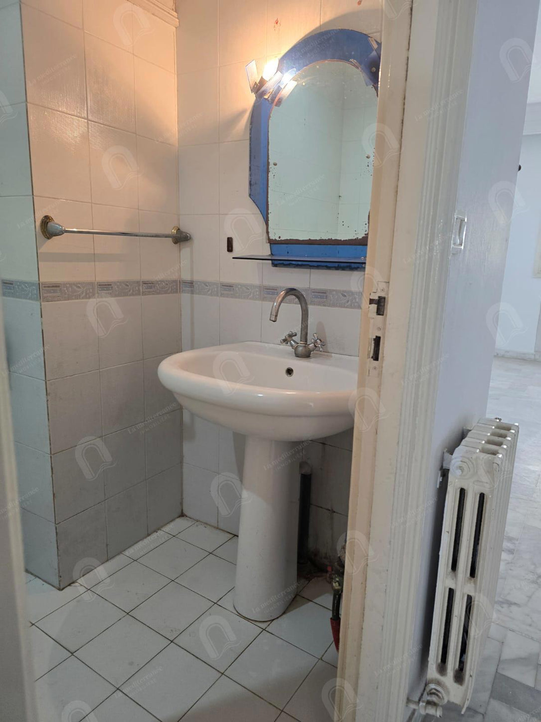 A louer un appartement S+2 situé au 1er étage