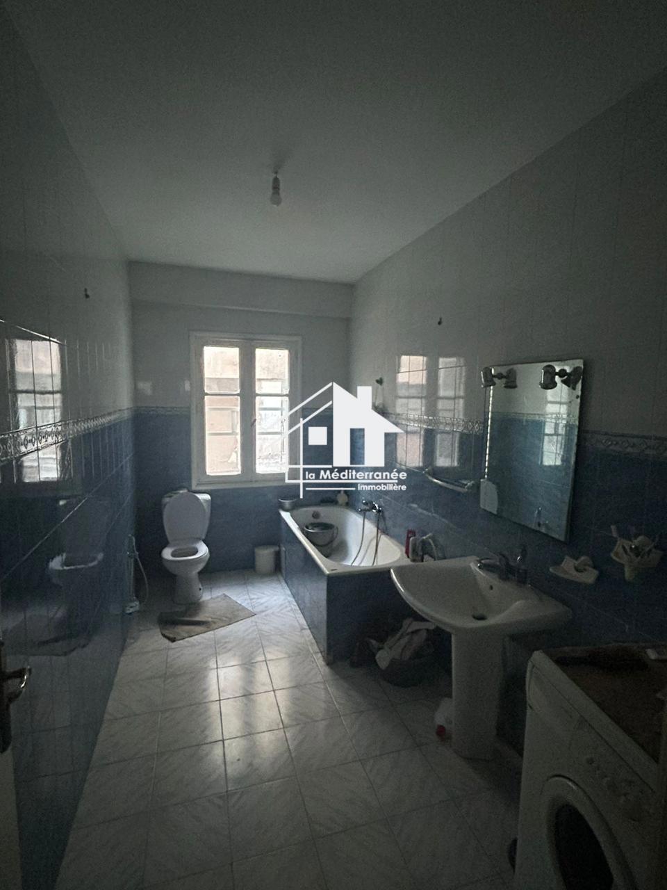 A vendre appartement S+4 à Lafayette