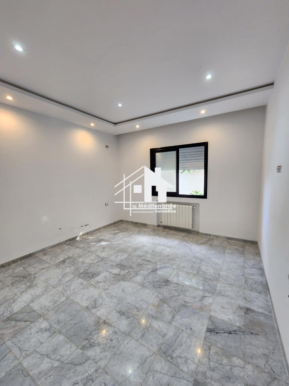 A louer étage de villa RDC à la soukra