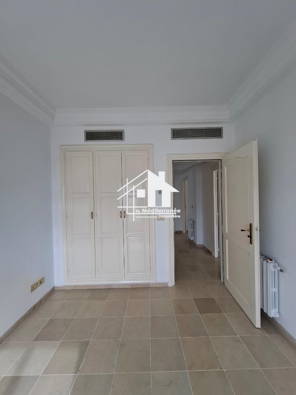 A louer appartement S+3 haut standing Manar 2
