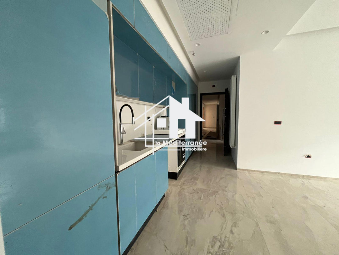A vendre villa s+6 avec piscine à Marsa Nassim