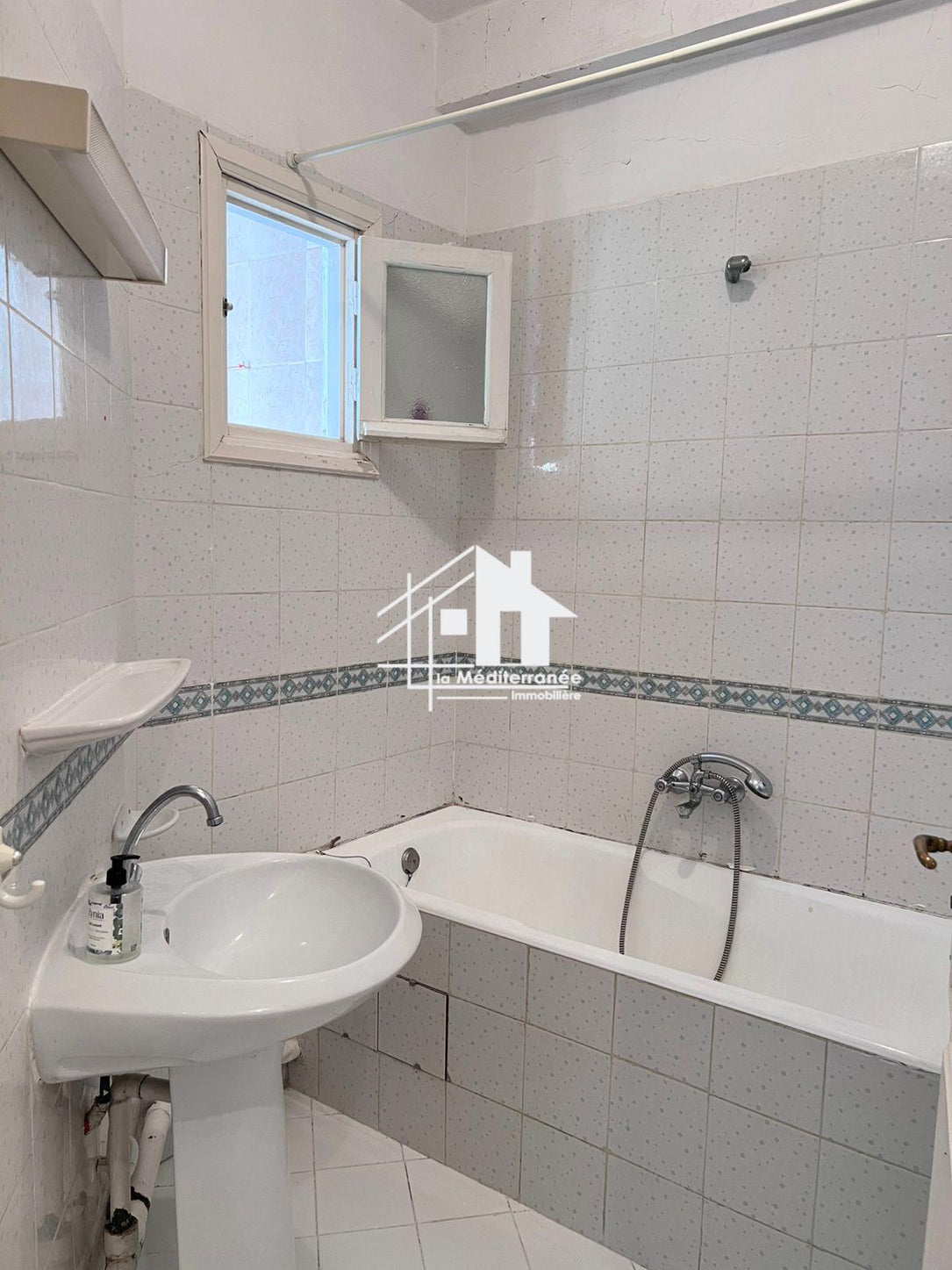 A louer appartement S+3 à Ennasr 2