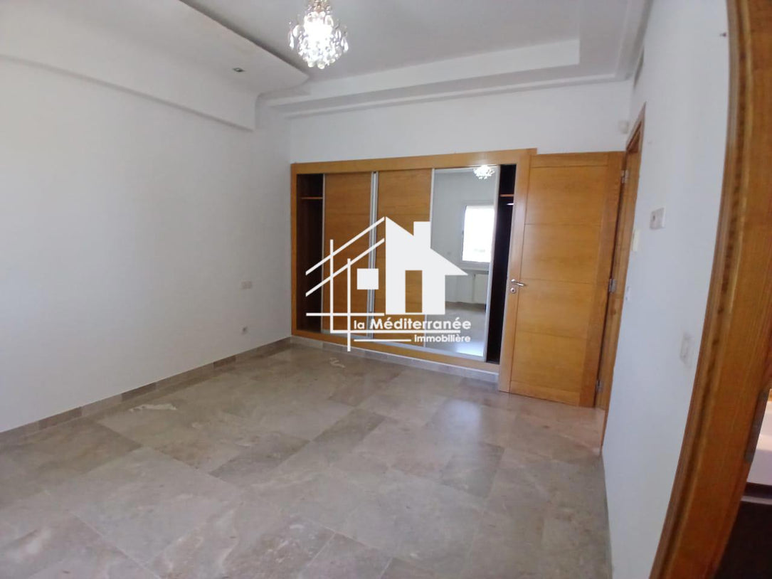A louer triplex aux jardin de carthage