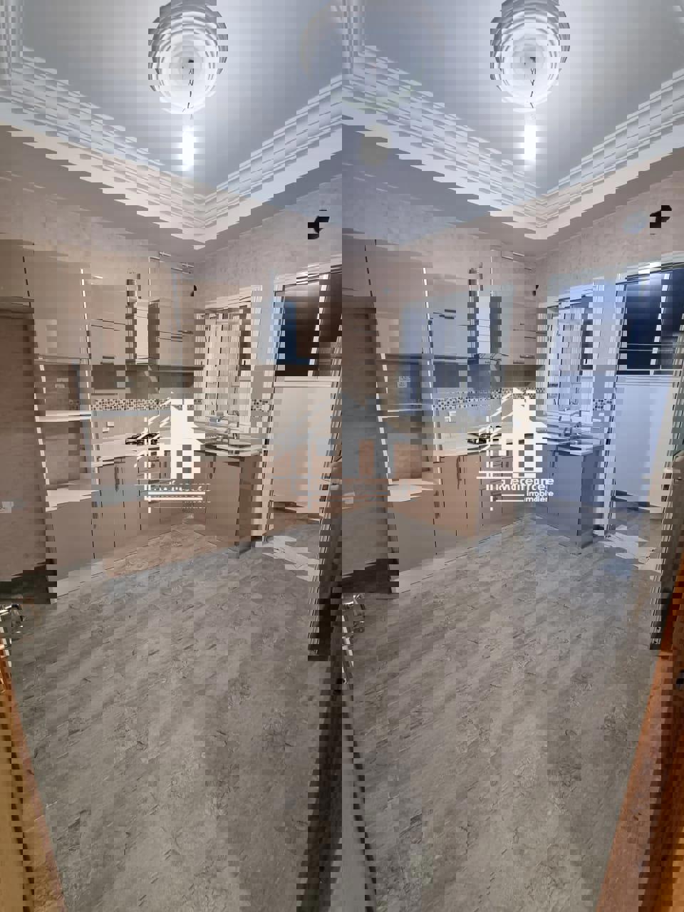 A vendre appartement S+3 à Manar 1