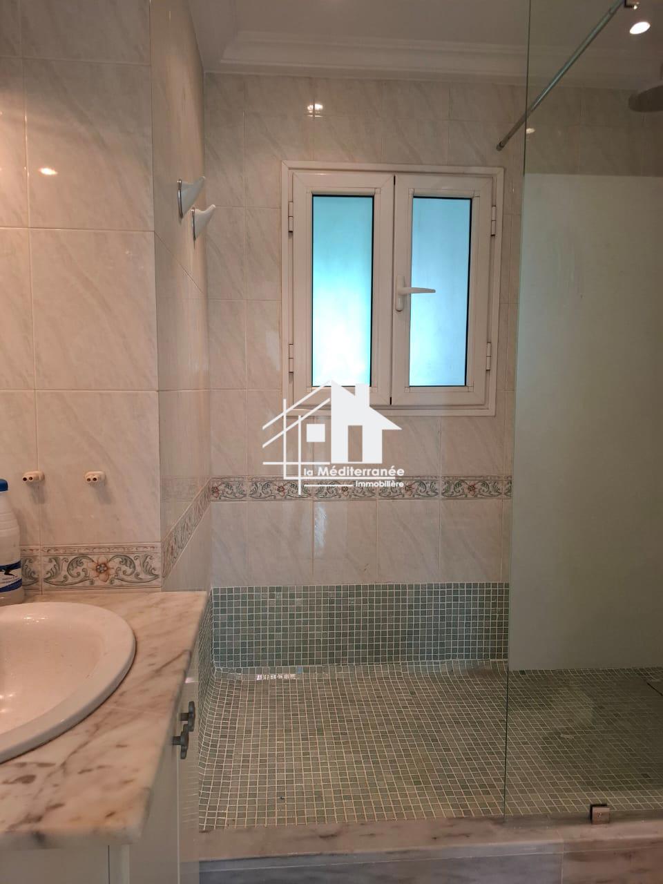 A louer appartement S+3 haut standing Manar 2