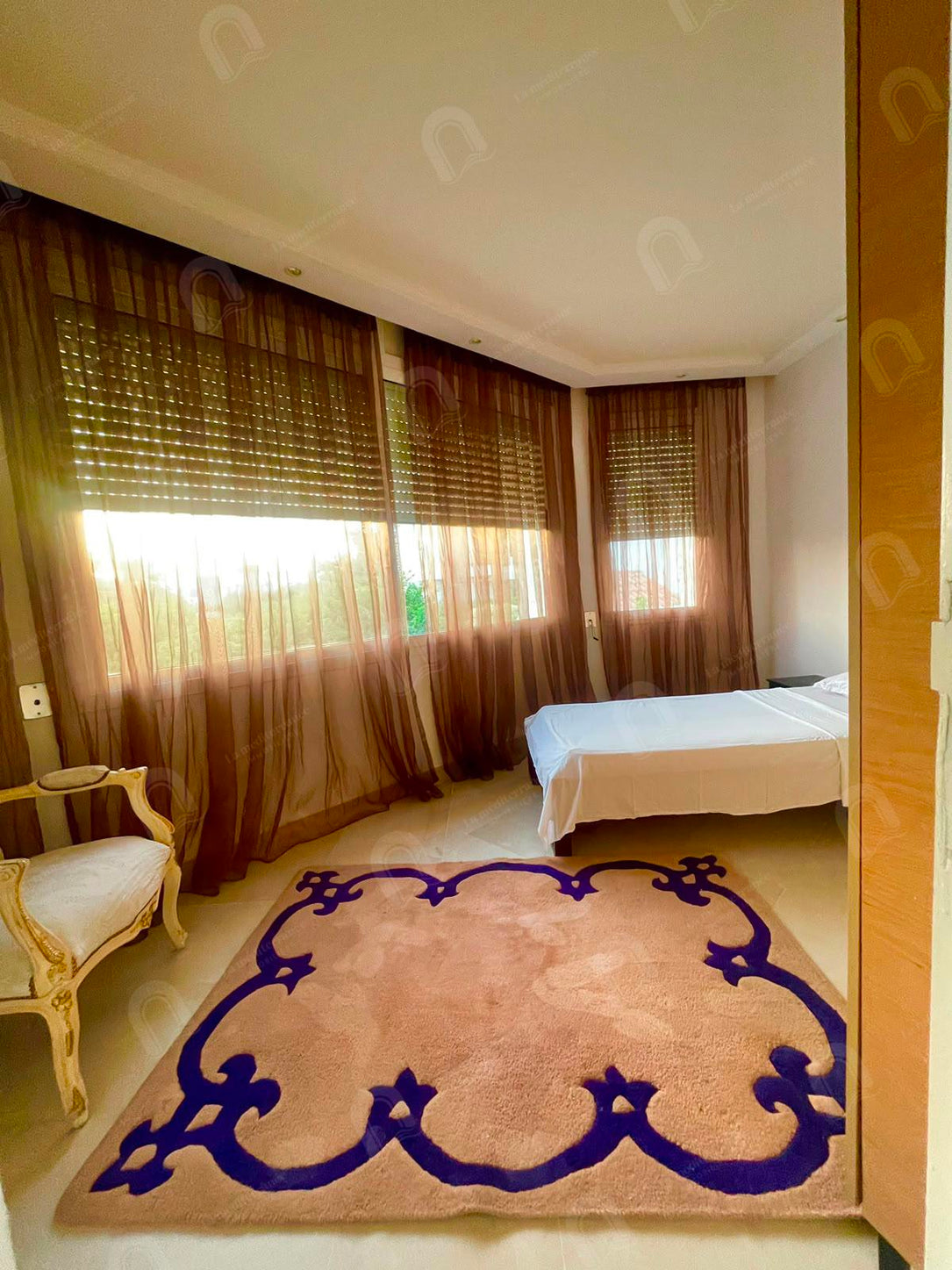 location s+3 au 2éme étage de villa avec piscine