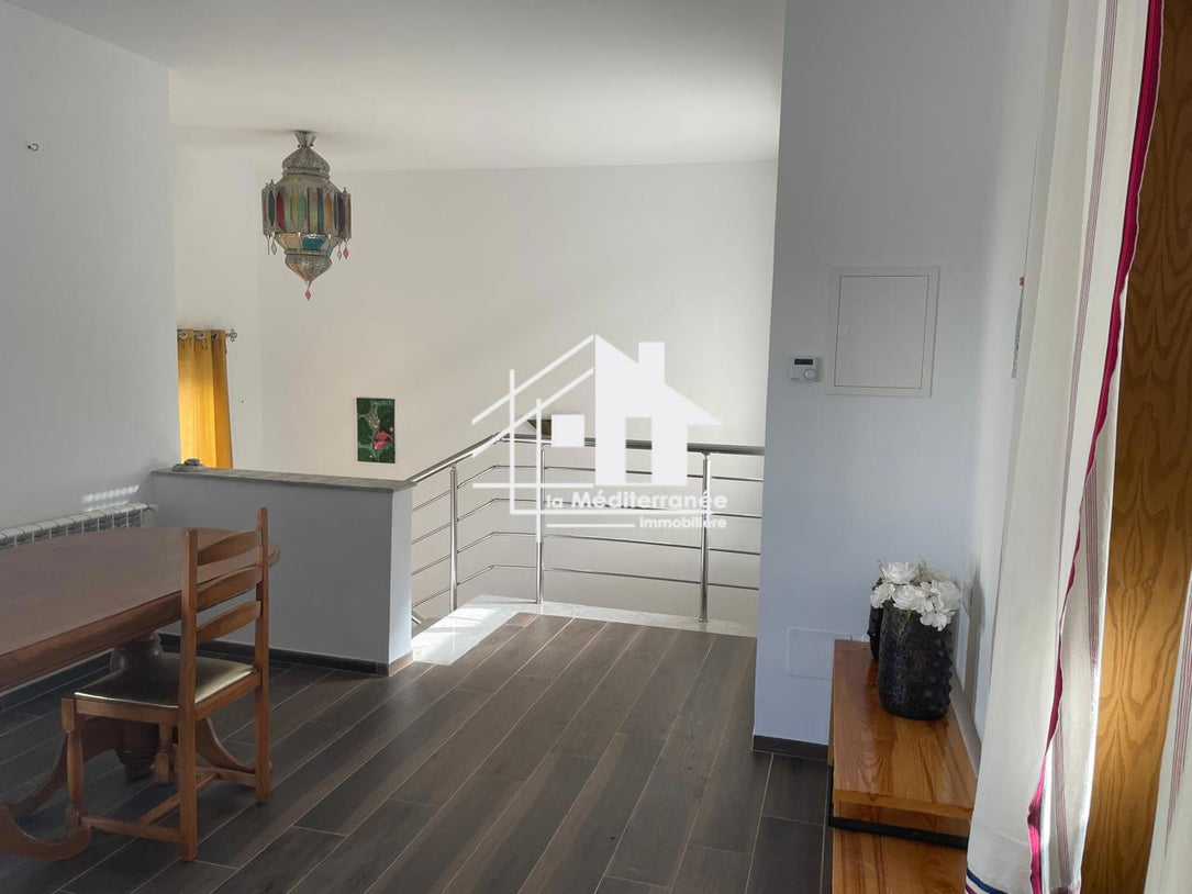 A louer etage de villa S+3 à ain zaghouan nord